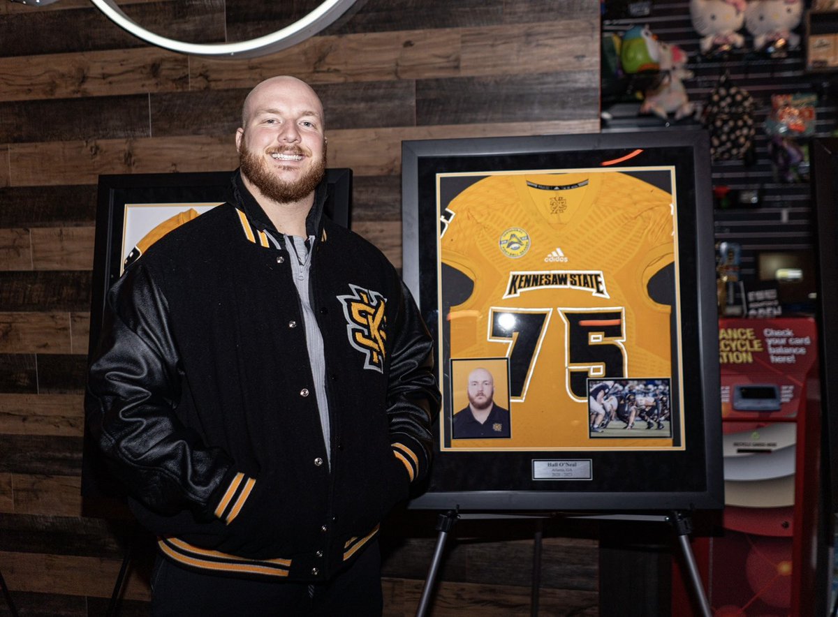 HallOneal2020's tweet image. From the man I was then to the man I am now, I want to thank Coach Bo for taking a chance on me and giving me the chance to play college football. Over 4 years he helped shape me into the man I am today. Thank you for everything you did for me and this program!@BohannonBrian 🦉