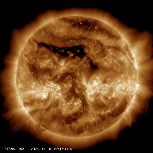 _SpaceWeather_'s tweet photo. A northern hemisphere coronal hole is facing Earth. Enhanced solar wind could arrive in ~3 days - Follow live on https://t.co/bsXLido7vP https://t.co/OCT2u276w7