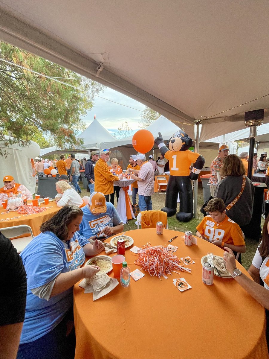 Yesterday, we were able to host a group of Tennessee Fund Donors who have a combined average of 37 years of consecutive giving, to UT Athletics. Simply incredible. Thank you!