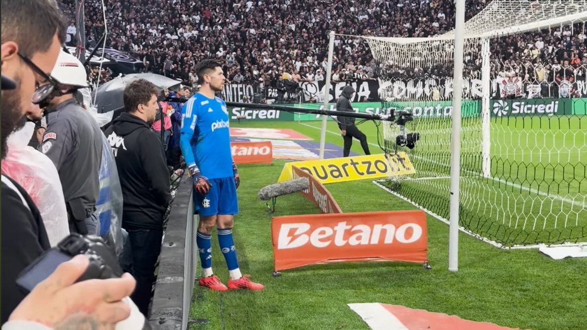 CentralFlaNacao's tweet photo. "Qual é o seu maior vício?"

Rossi: não diga mais nada https://t.co/NQcoOvq1Ms