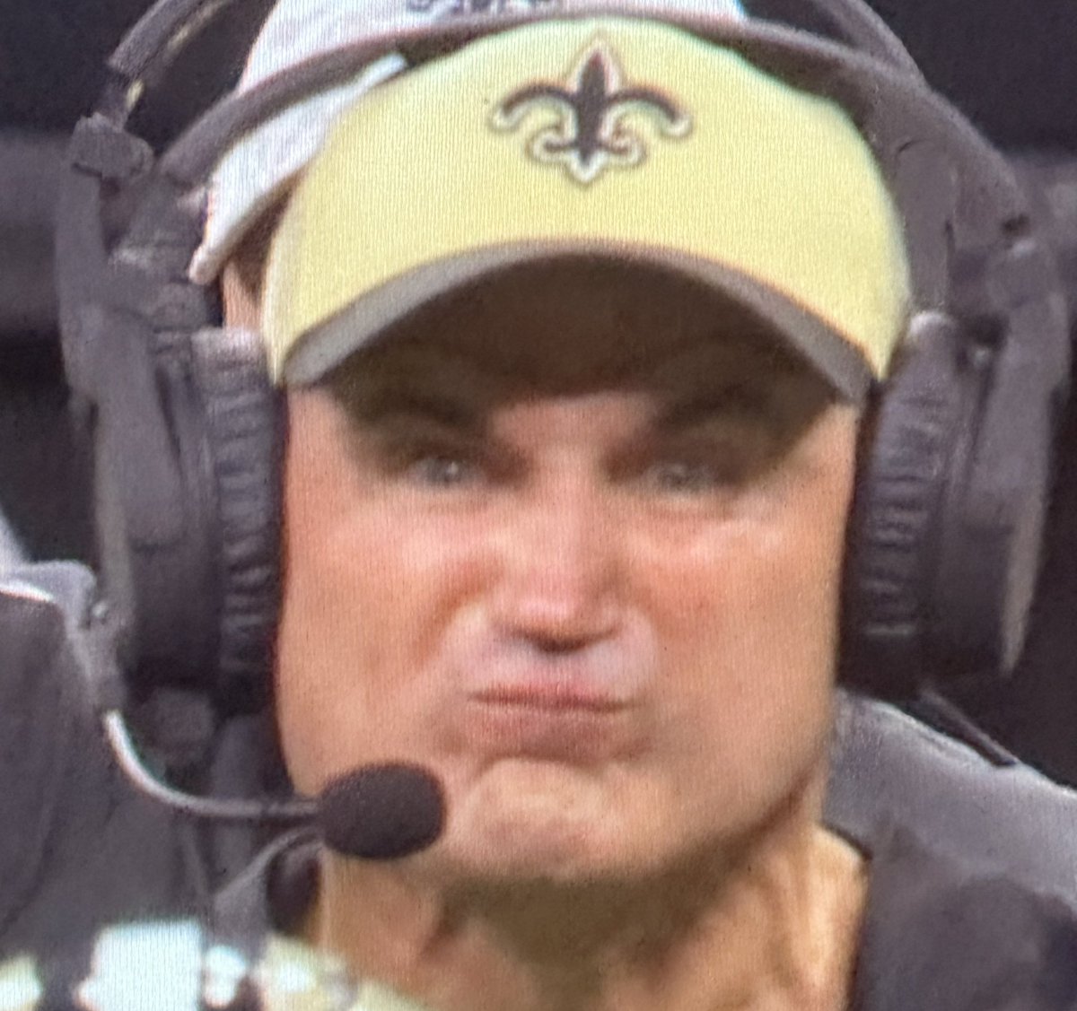 ProFootballTalk's tweet photo. Given Darren Rizzi the job now. https://t.co/RCMtuwamhV