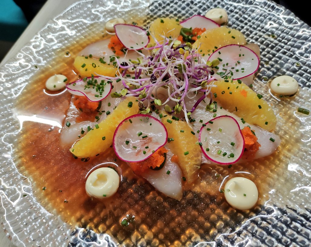 paramorfo's tweet photo. #Restaurante Ryoko #Valencia 

1. Usuzukuri de Hamachi 
2. Vieira
3. Maki Roll de cangrejo https://t.co/XAKblohiI9