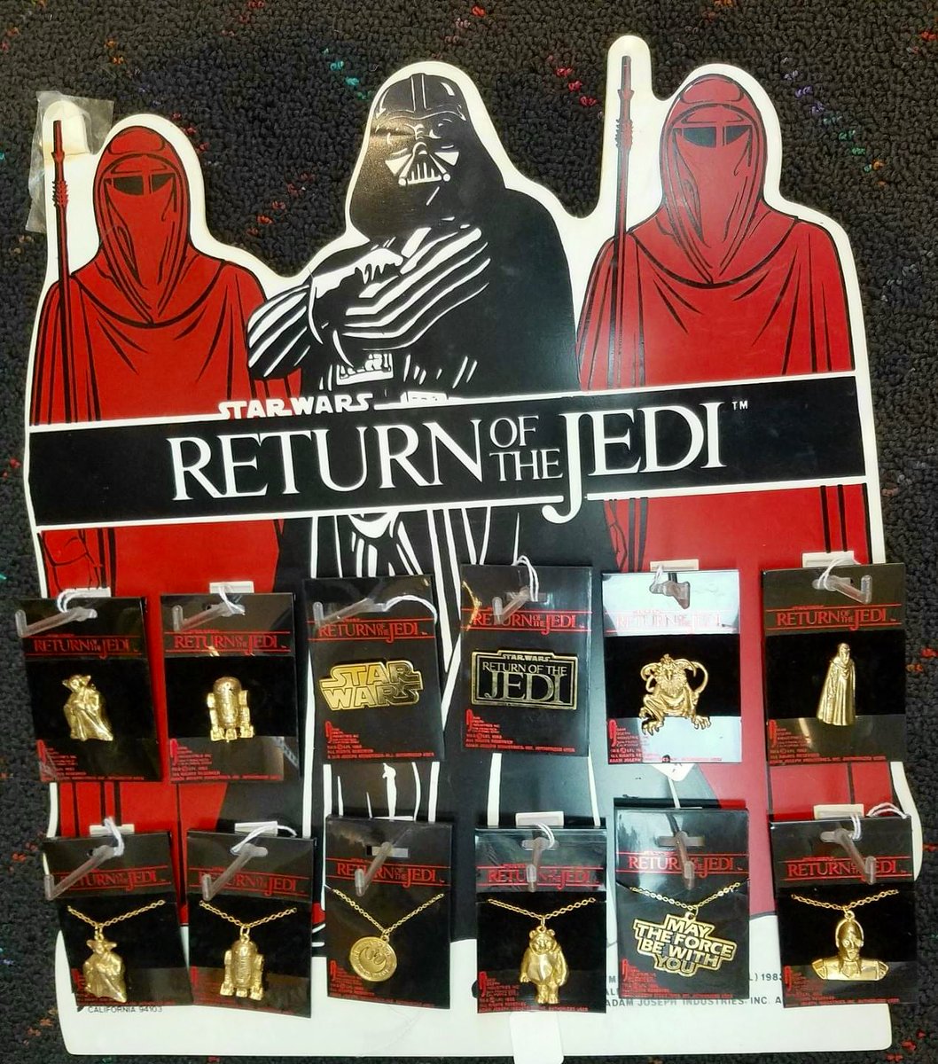 RanchoObiWan's tweet image. Which piece of Return of the Jedi jewelry would you choose to accessorize with this Sunday? 🤔 

#decisionsdecisions #ranchoobiwan #starwars #returnofthejedi