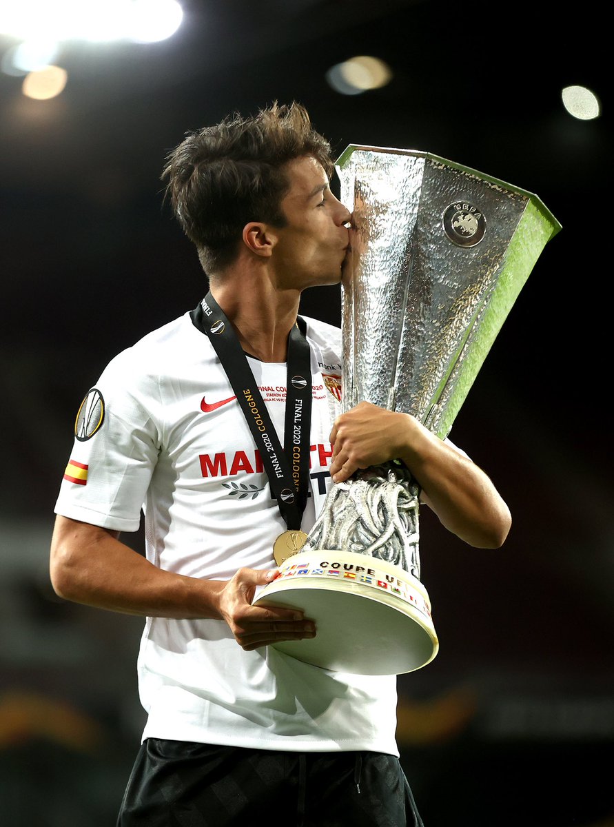 SevillaFC's tweet photo. 🥳 ¡Feliz cumpleaños, @olitorres10! 🎂

Un abrazo fuerte desde Sevilla ❤️ https://t.co/HSkSqIok55