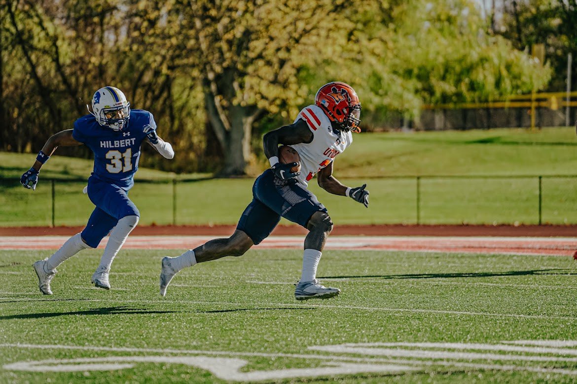 brzoprod's tweet photo. #Utica running back @Matt_5354 running the ball after getting his cleat taken off by a #Hilbert defender https://t.co/SOL7Is6EM0