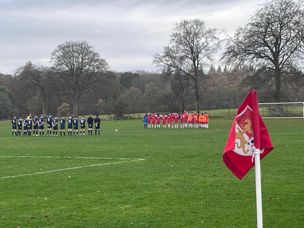#ThistleU15Jags| A minute silence before our match away at West End Dons.
Coaches happy with their performance after a tough few months. The boys competed well and tried hard. ⚽️⚽️⚽️