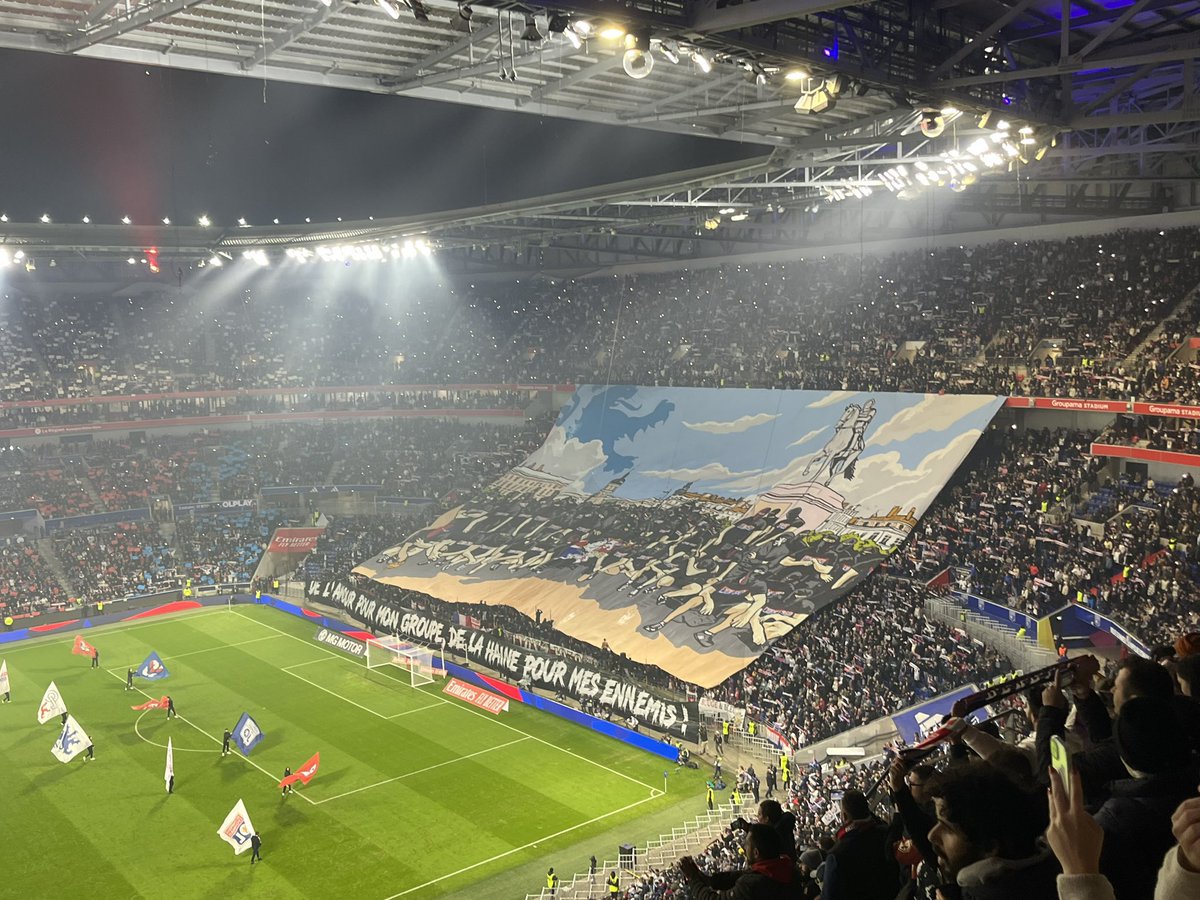 ActuFoot_'s tweet photo. « 𝗖𝗢𝗠𝗕𝗔𝗧𝗧𝗥𝗘 &amp; 𝗩𝗔𝗜𝗡𝗖𝗥𝗘 𝗔𝗩𝗘𝗖 𝗛𝗢𝗡𝗡𝗘𝗨𝗥 𝗘𝗧 𝗙𝗜𝗘𝗥𝗧𝗘́ »

« 𝗗𝗘 𝗟’𝗔𝗠𝗢𝗨𝗥 𝗣𝗢𝗨𝗥 𝗠𝗢𝗡 𝗚𝗥𝗢𝗨𝗣𝗘, 𝗗𝗘 𝗟𝗔 𝗛𝗔𝗜𝗡𝗘 𝗣𝗢𝗨𝗥 𝗠𝗘𝗦 𝗘𝗡𝗡𝗘𝗠𝗜𝗦 ! »

Les tifos lyonnais pour le derby. 🦁❤️💙

📸 @DahbiaHattabi https://t.co/NkML8hfSij