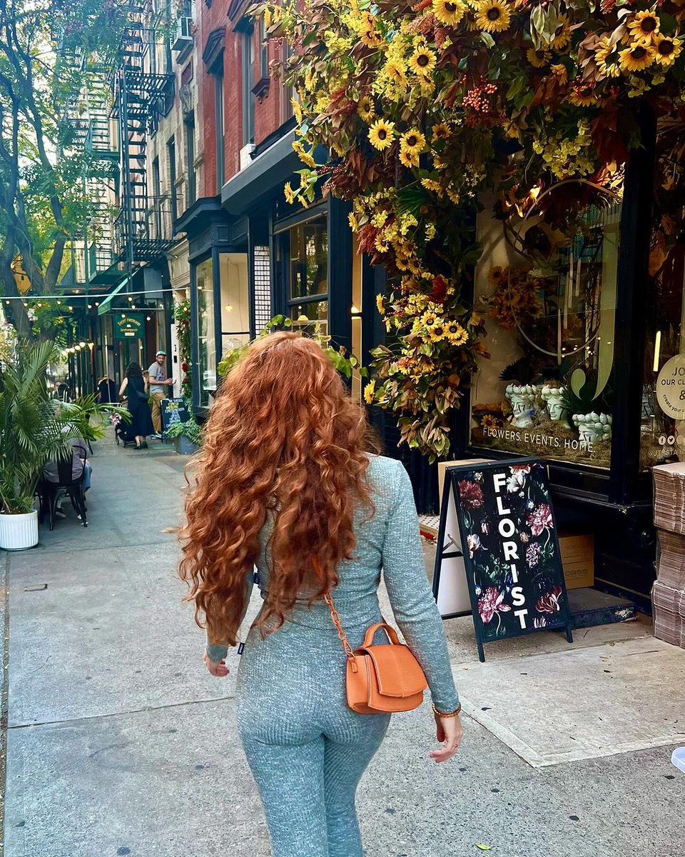 DianBiemans's tweet photo. Autumn in New York City ๐บ๐ธ๐
#newyorkcity #manhattan #broadway #usa #autumn #fall #redheadseason #redhead #ginger #curls https://t.co/q6h16gt5em