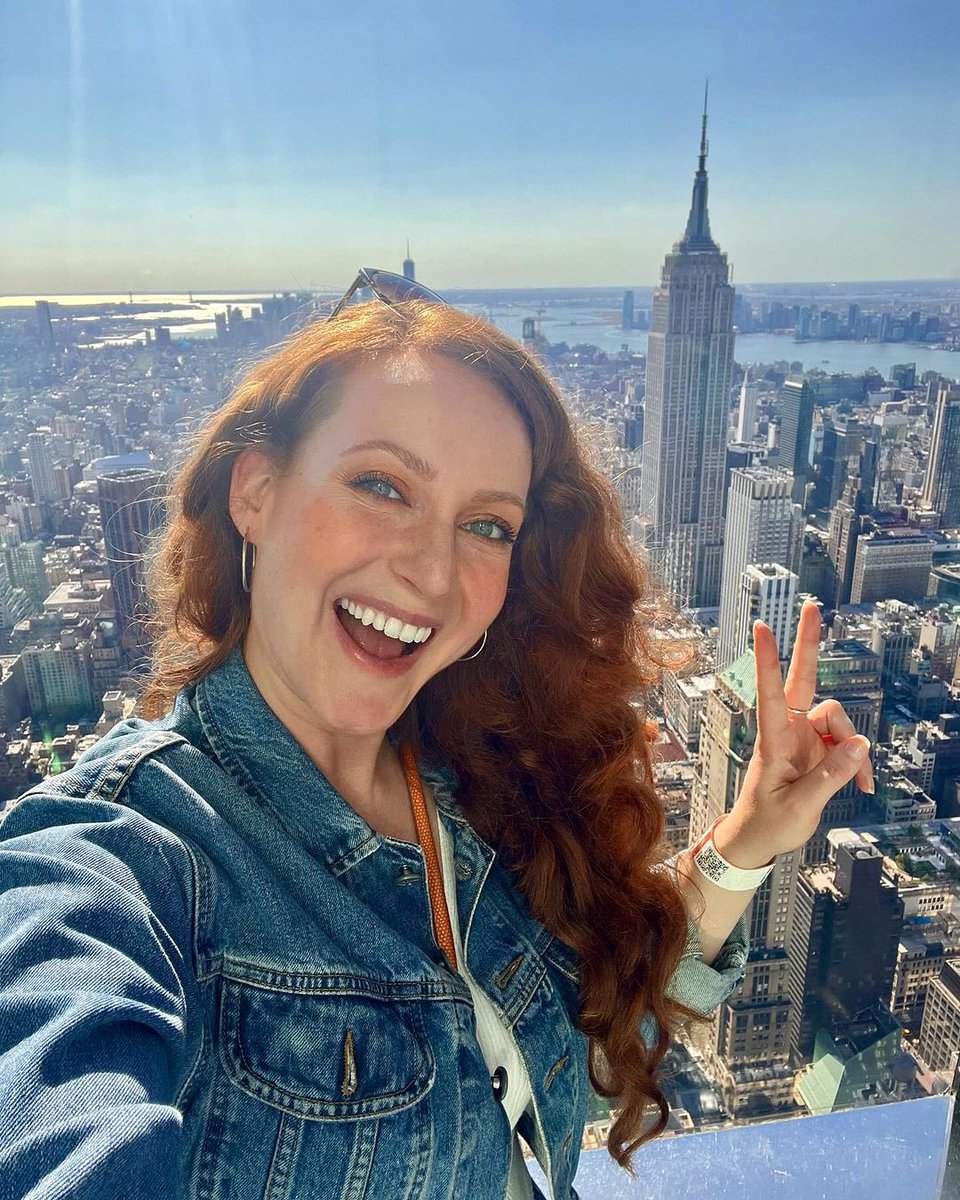 DianBiemans's tweet photo. Autumn in New York City ๐บ๐ธ๐
#newyorkcity #manhattan #broadway #usa #autumn #fall #redheadseason #redhead #ginger #curls https://t.co/q6h16gt5em