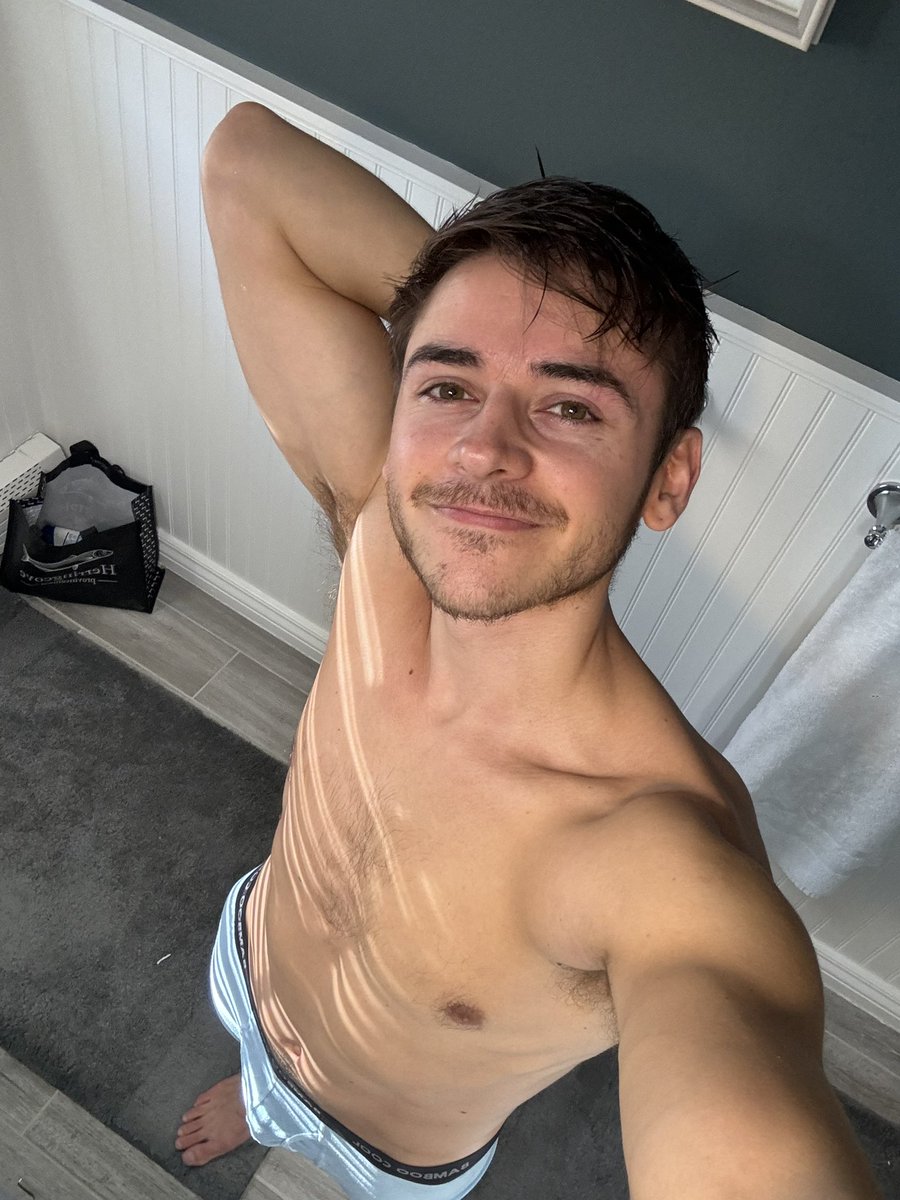 twinkstann's tweet photo. whats a boy gotta do to get a repost? 😊 https://t.co/TZoGWWvkjH