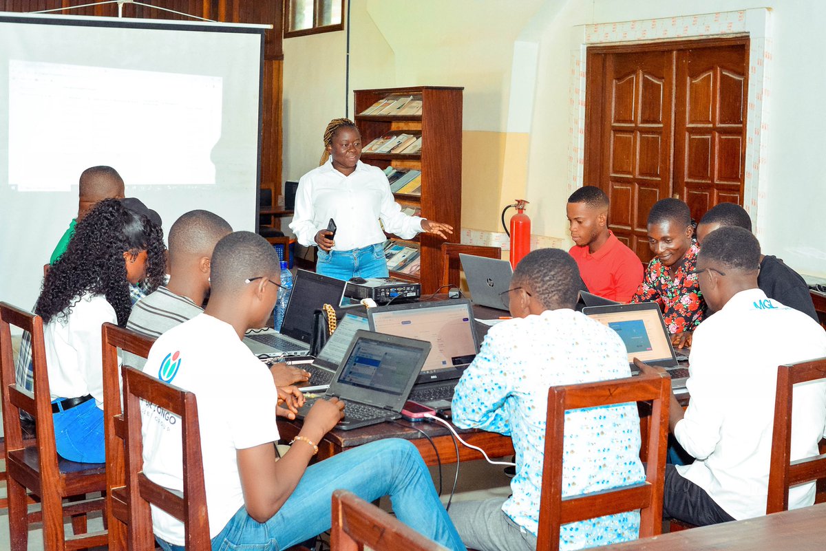 NAembe24808's tweet photo. Atelier de formation sur le renforcement de capacité @WikiClub Kisangani. 
@WikiFranca 
@go_innovation 
@LydieKahambu 
@NasibuEl 
@WikiLovesWomen https://t.co/8rxKGeGQwQ