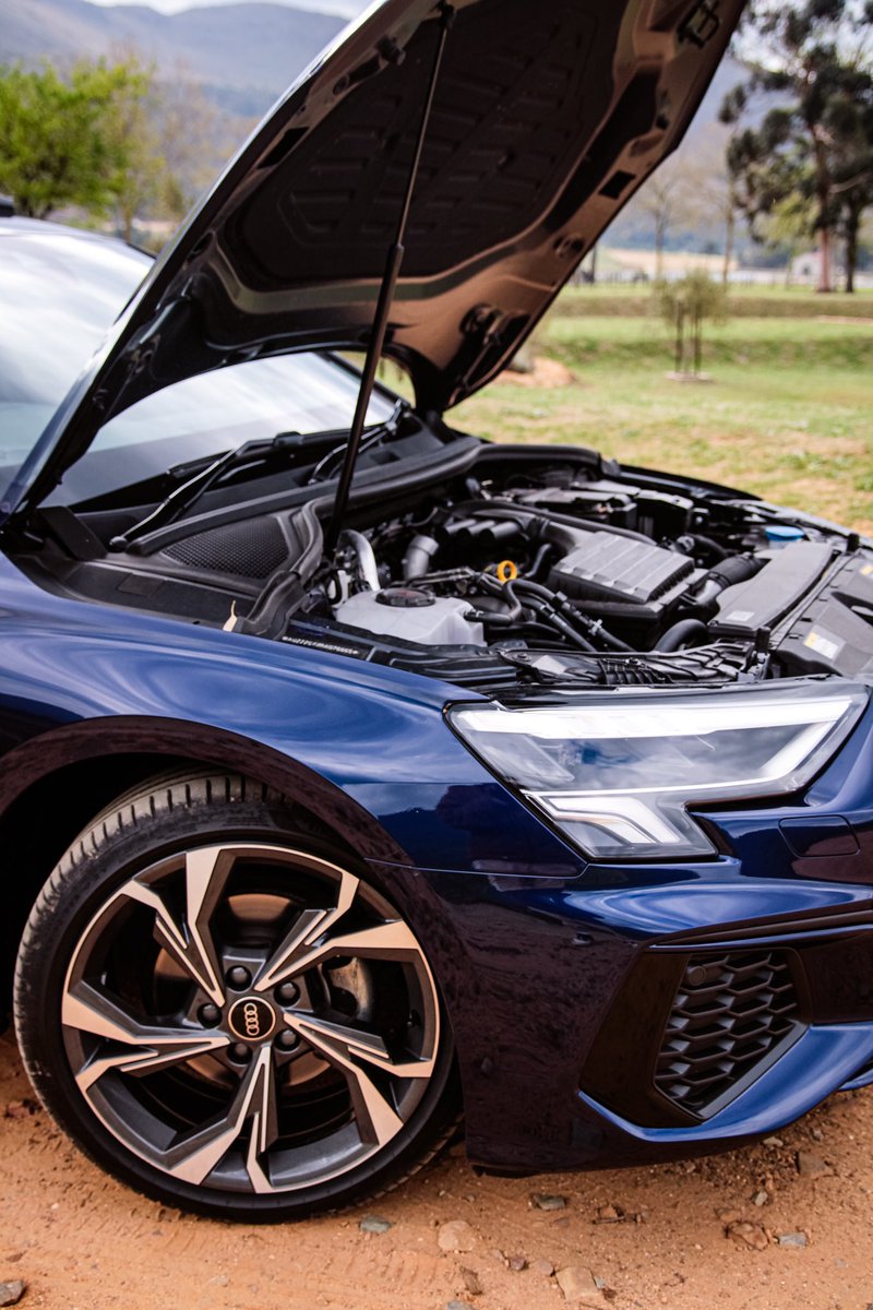 _jasonlottering's tweet photo. NEW RIDE ALERT🥰! Meet the 2024 Audi A3 S-Line 35 TFSI Black Edition!

111kW/250Nm, 1.4L Turbocharged Petrol Engine, 8-Speed Automatic Gearbox
0-100kph in 8.2s
6.1L/100km, 40L Fuel Tank = 656km Range
R10 122 P/M with Audi Assured!
__
#CarReview #AudiA3 #NavarraBlue https://t.co/a5e6LcRgqh