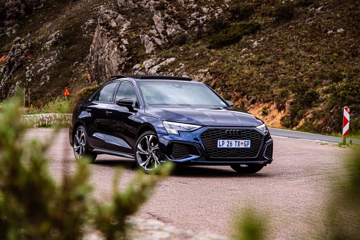 _jasonlottering's tweet photo. NEW RIDE ALERT🥰! Meet the 2024 Audi A3 S-Line 35 TFSI Black Edition!

111kW/250Nm, 1.4L Turbocharged Petrol Engine, 8-Speed Automatic Gearbox
0-100kph in 8.2s
6.1L/100km, 40L Fuel Tank = 656km Range
R10 122 P/M with Audi Assured!
__
#CarReview #AudiA3 #NavarraBlue https://t.co/a5e6LcRgqh