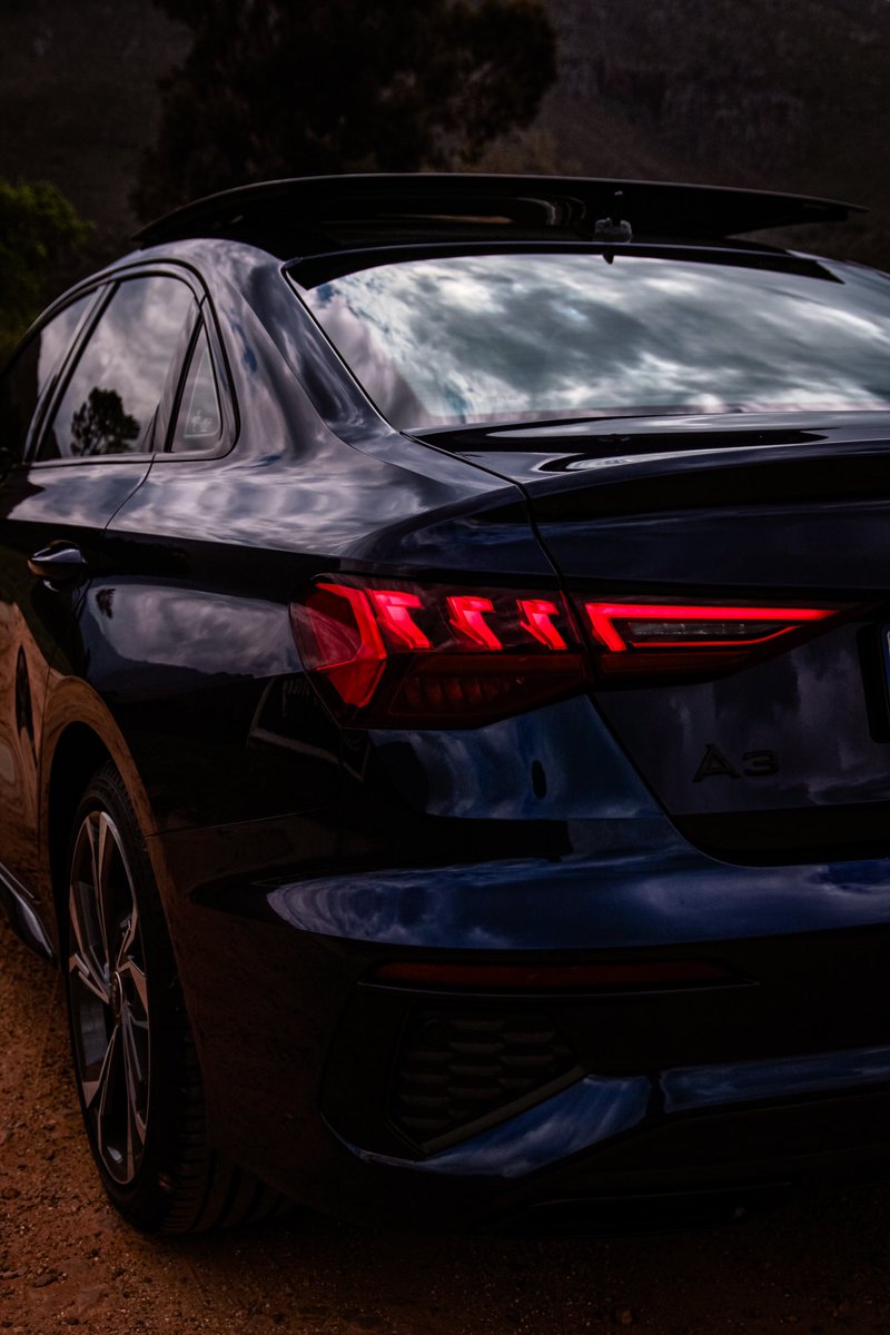_jasonlottering's tweet photo. NEW RIDE ALERT🥰! Meet the 2024 Audi A3 S-Line 35 TFSI Black Edition!

111kW/250Nm, 1.4L Turbocharged Petrol Engine, 8-Speed Automatic Gearbox
0-100kph in 8.2s
6.1L/100km, 40L Fuel Tank = 656km Range
R10 122 P/M with Audi Assured!
__
#CarReview #AudiA3 #NavarraBlue https://t.co/a5e6LcRgqh