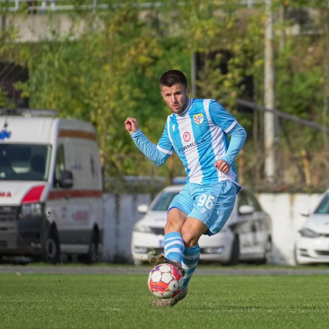 PlbihS's tweet photo. 3️⃣ asistencije u poslednja 4️⃣ kola za Rijada Kobiljara u dresu Posušja. 🎁✨️

vs Široki Brijeg 🅰️
vs Velež ❌️
vs Igman  🅰️
vs Sloboda 🅰️ https://t.co/x14Kpc8BbI