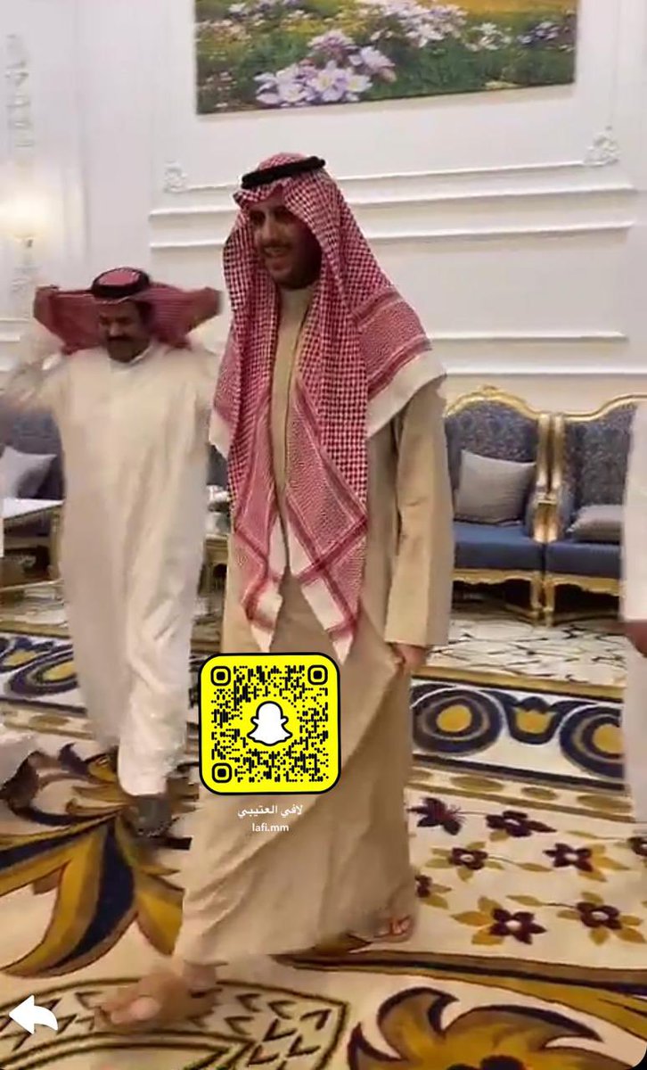 صاحب  السمو  الملكي  الامير  فهد  بن عبدالرحمن  بن  عبدالعزيز   ال سعود 
في  ضيافة   الشيخ  رفاعي  بن  شعف  الحنتوشي   في  مدينة  ساجر   

يامرحبا  باحفاد  المؤسس   في  دار  الحناتيش