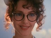 Мне было столько сегодня лет когда я понял что актриса в фильмах Трудный ребенок 1 и 2 - одна та же

Кларк Кент снимает очки и превращается в супермена - кто на это вообще мог купиться?! Думал я все это время. 

Оказывается я - только вот с этой актрисой