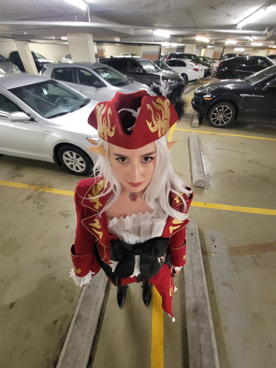 Kupo con!!!!! 🥺 It was so cute and such a throw back to smaller cons, what a delight to attend. Beautiful lvl80 red mage cosplay was lent to me by <a href="/branloop/">Breanne Lewis</a>, my beloved!!! I felt so stinking cute.

#kupocon #pomwest #ffxiv