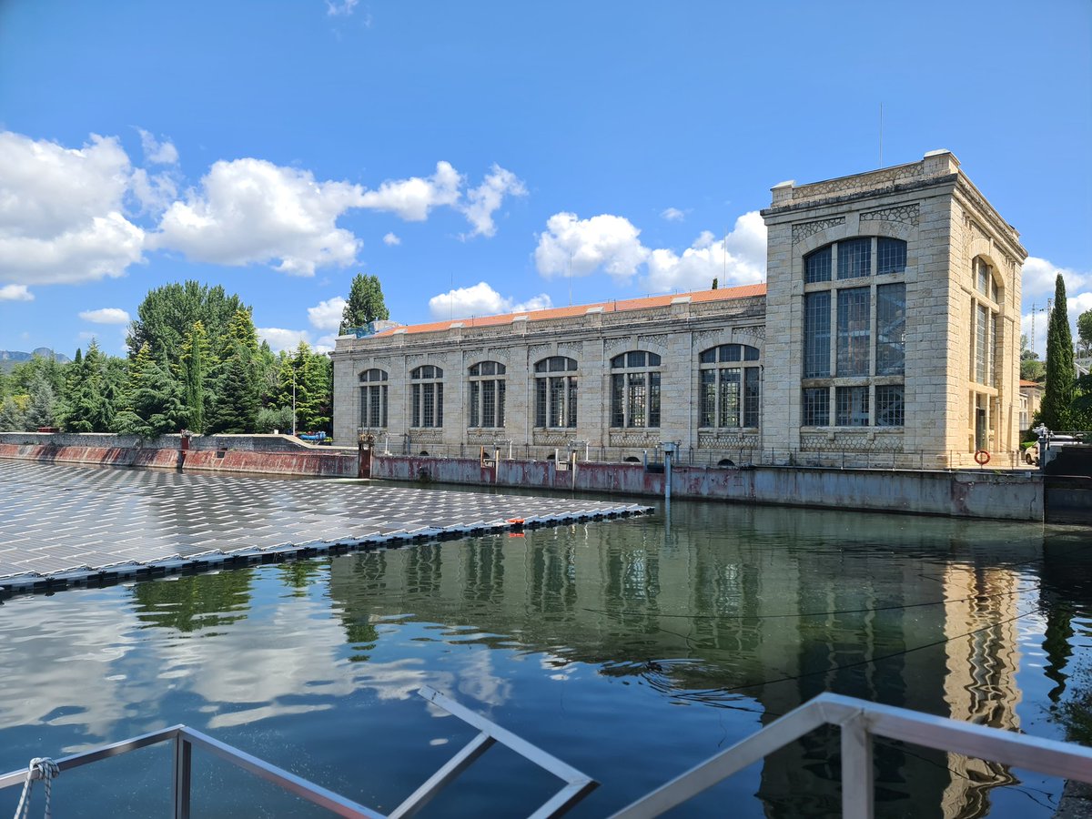 Barro990's tweet photo. @ACCIONA Buenas! Se parece una barbaridad a la central hidroeléctrica de Torrelaguna (Madrid). Es de 1913. Es muy posible que ambas vengan del mismo proyecto y sean gemelas https://t.co/jJuPHk6BRb