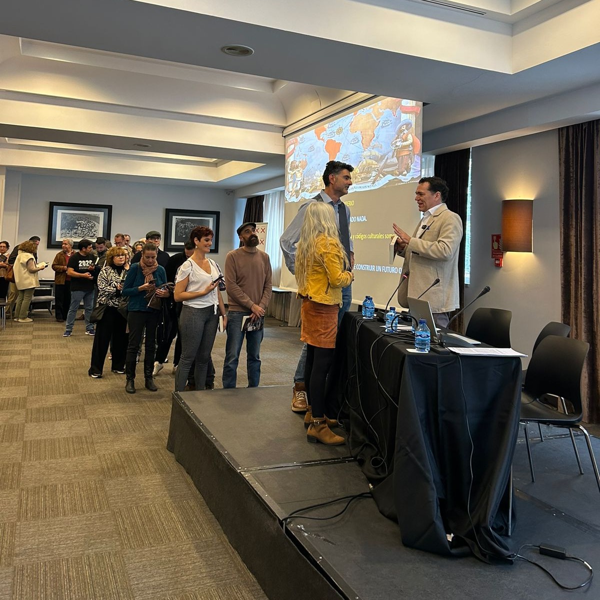 JMZunzu's tweet photo. Un día lleno de orgullo y celebración. Hoy recibí el premio de Hispaunidad, un reconocimiento que me honra profundamente, lo celebramos con una comida inolvidable.
 Gracias a todos los que me acompañaron en este momento especial. https://t.co/A1qAt8UsKs