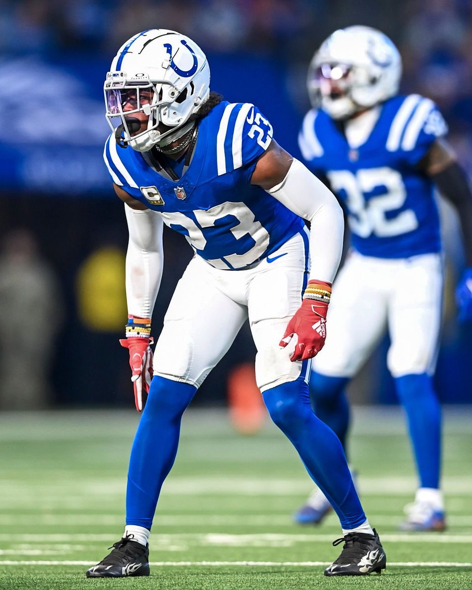 The latest trend that’s slowly picking up speed is to wear gear of your opponents colors; early on we’re seeing it with mouthguards and gloves. 

Would you like to see this trend fully take off?

(Lamar vs Bengals, Flowers vs Bengals, Keon Coleman vs Ravens, Kenny Moore vs Bills)