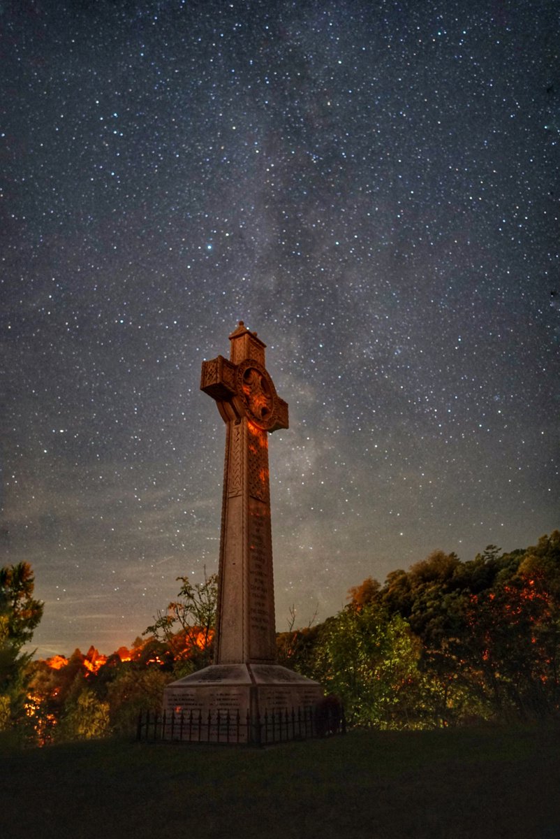 csmaff's tweet photo. #RemembranceSunday Our memorial, here in #ChurchStretton, #Shropshire @ThePhotoHour https://t.co/kFN0y42j7H