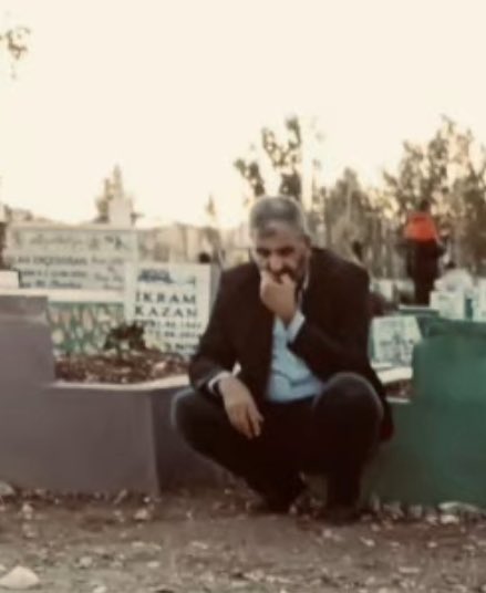 jinaparezer's tweet photo. 45 gündür acılı bir Baba.. 45 gündür Kızının akıbetini soran bir Baba.. 45 gündür kızının intihar etmediğini söyleyen bir Baba.. 45 gündür Kızını soran bir Baba.. 45 gündür Rojin’i soruyoruz ne oldu diye ve sormaya devam edeceğiz..! 

#RojinİçinAdalet https://t.co/HQHjdvPCaz