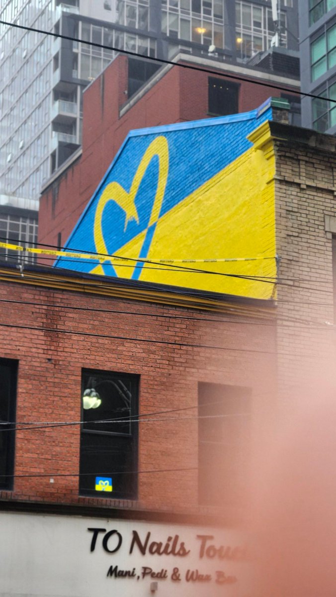 UCCToronto's tweet image. The famous Ukrainian mural in front of the TIFF Lightbox is undergoing restoration. 

Thank you to all the community groups that made this happen ! Слава Україні ! Разом Сила !
#StandWithUkraine #StandUpForUkraine
