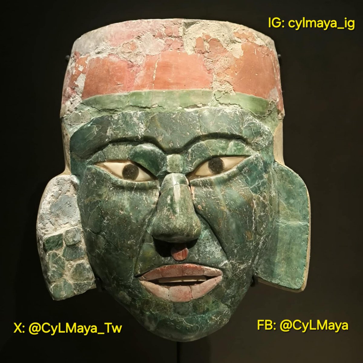 🏺 Máscara ceremonial
🗺📌 Calakmul, Campeche, México
⌛️ Clásico 200-600 d.C.
🔹️ Piedra verde, concha, obsidiana
🏛 Museo del Sitio Arqueológico de Calakmul
👉🏽 Las prácticas funerarias de la realeza incluían ofrendas de elaboradas máscaras de mosaico  así como otros objetos.