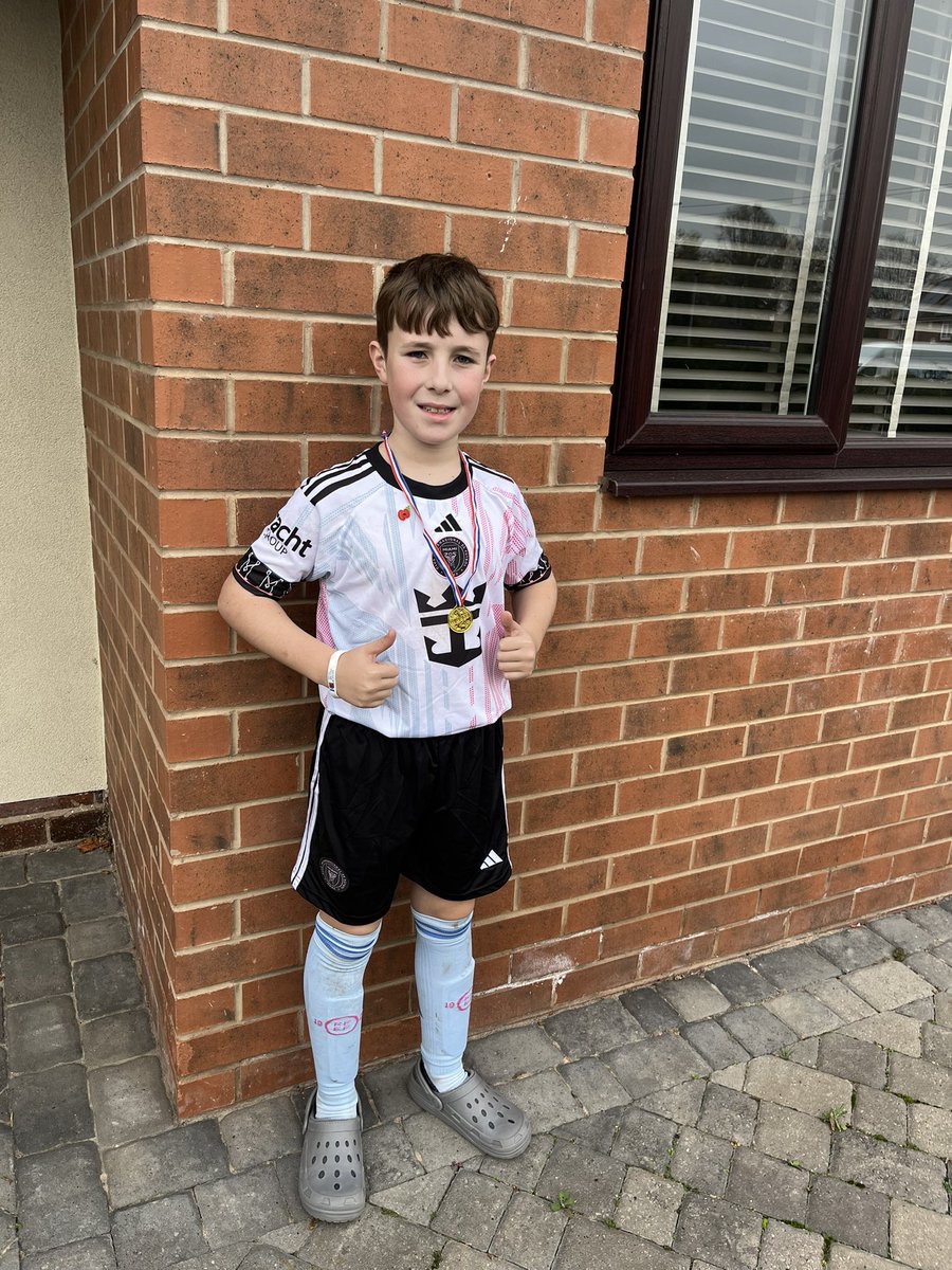 mrmidster's tweet photo. @frickleyafc miles was buzzing after winning parents player after a 6 -1 Win with the frickley under 11s away at armthorpe ⚽️ https://t.co/wClEJK5DzB