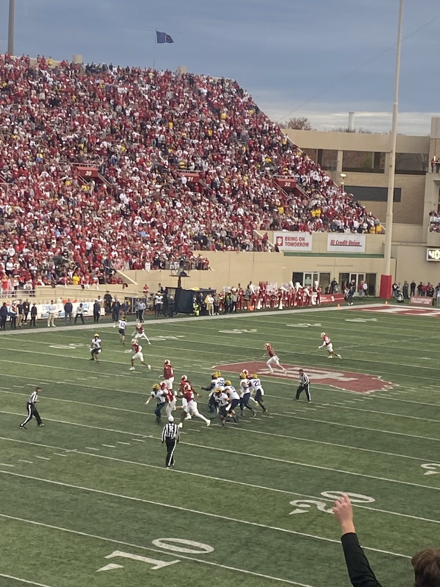 CoachBWestbrook's tweet photo. Great visit with @BraydonJ50 to IU (@IndianaFootball) yesterday! We witnessed a historic game for the program as they are now 10-0 for the first one in school history! @coach_buddha
@GetEverythingU
@GEUFoundation
.
#GetEverythingU
#TheRBFactory
#MindsetMatters https://t.co/IjCVrpVavo