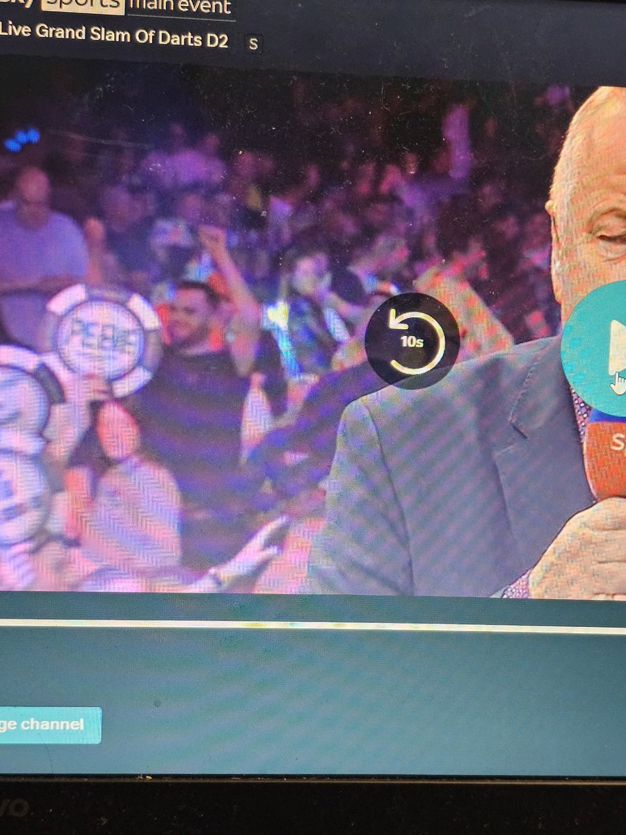 PadThaiStrEAT's tweet photo. Grand Slam of darts tonight and someone's on the PEEVE 😅 https://t.co/lfkaOLcM9g