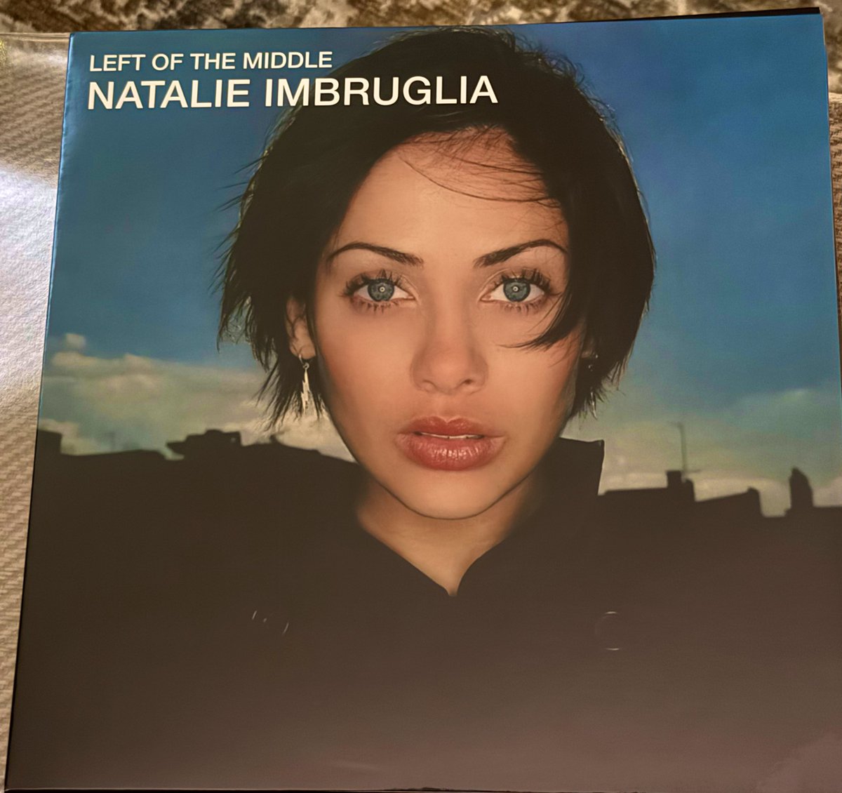 RecordCollect10's tweet photo. Continuing my run of albums from 1997 by visiting the wonderful @natimbruglia and her debut #LeftOfTheMiddle
UK No 5 / US No 10 / Aus No1, as well as the smash #Torn this also includes hits like #BigMistake #Smoke & #WishingIWasThere
❤️ the blue 180g #vinyl
#RecordCollector https://t.co/C1taFCcWBt