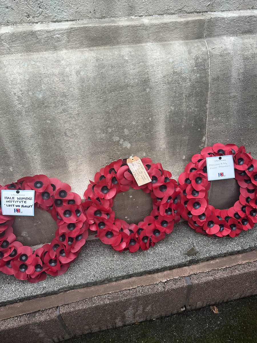 OliverJCarroll's tweet photo. An honour to lay a wreath at Hale war memorial this afternoon on behalf of @AltSaleCons. Lest we forget. https://t.co/AFVyEELvvt