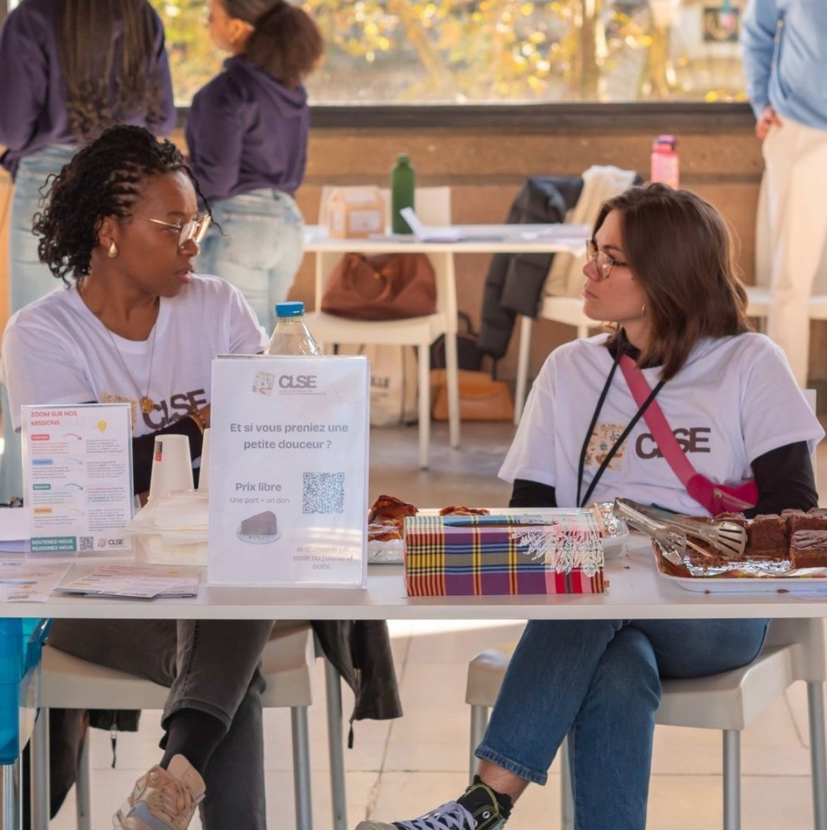 🔥Nous avons eu le plaisir d'accueillir les visiteurs du Forum à notre stand pour parler de notre mission : mettre en lumière les problématiques sociales et environnementales #outremer. 

Tous les bénévoles étaient mobilisés pour faire de cette journée une réussite 😍