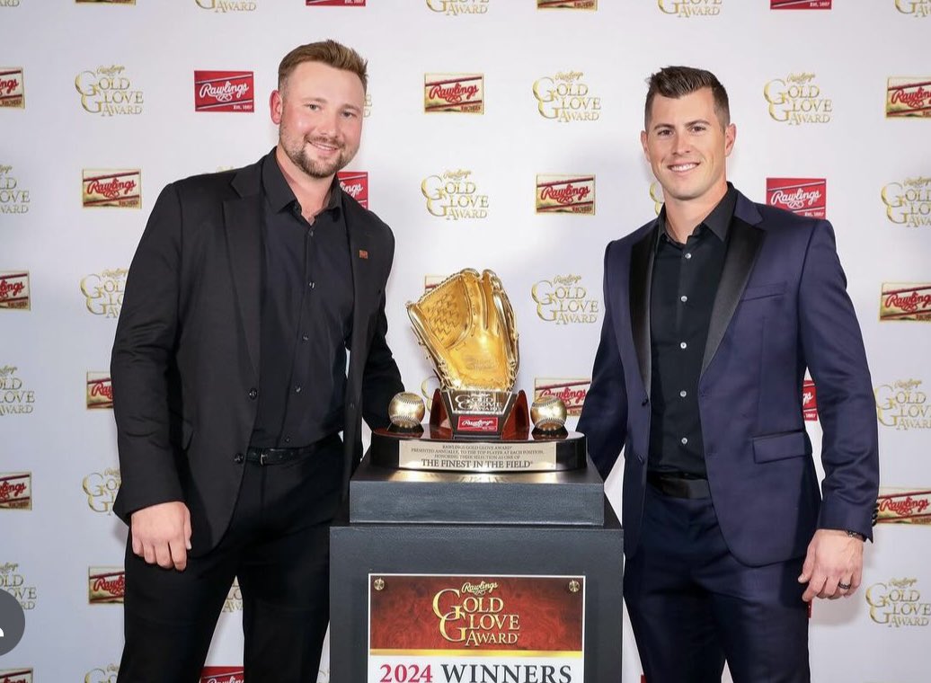 Cal and Dylan looked sharp at the Gold Glove Awards🤩

Via Dylan Moore’s Instagram