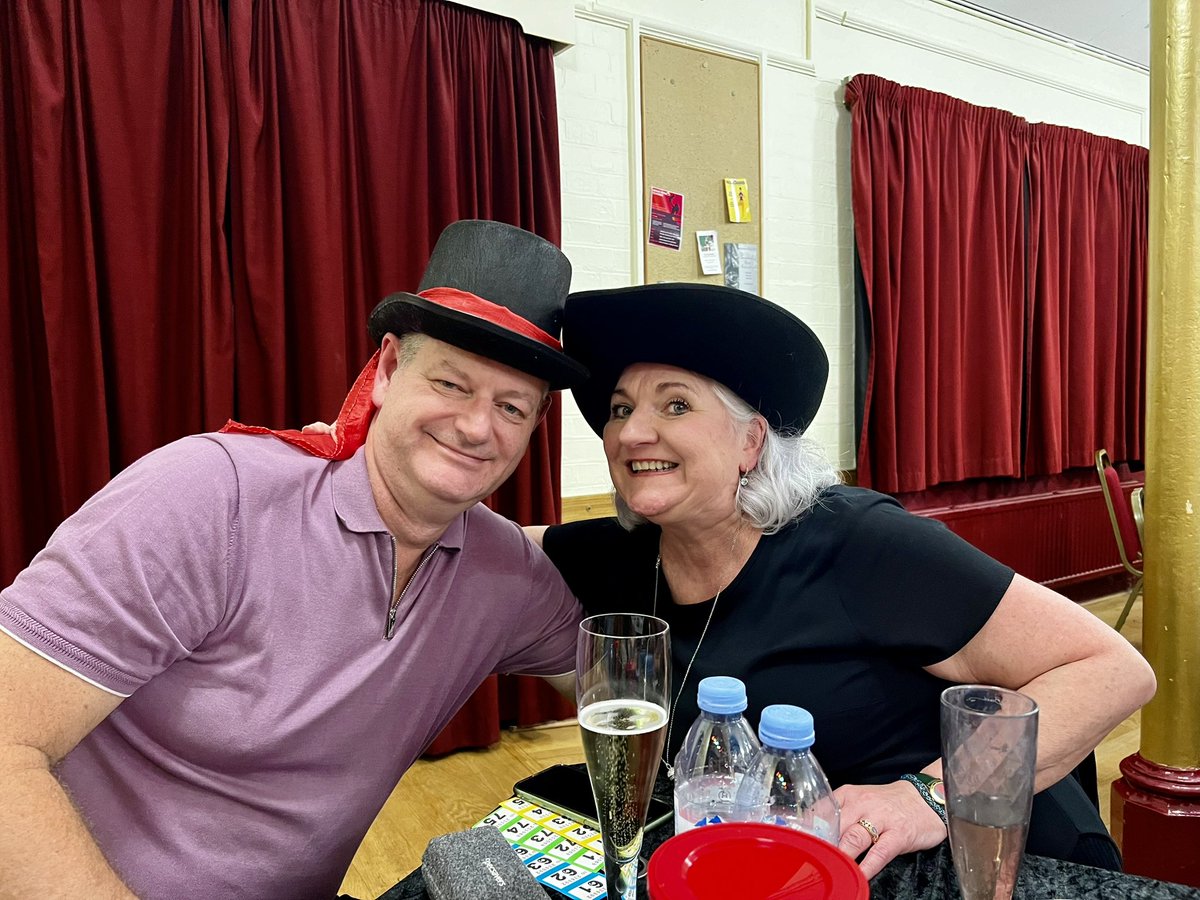 LalehamPlayers's tweet photo. #PANTOMONIUM we had a fab time at the quiz, so close to winning - what a fabulous pantomime team - thanks for playing - Jo, Pete, Heléna, Kathryn, Susie, Steve O, Steve B &amp; Jo B https://t.co/ghOduy0kse