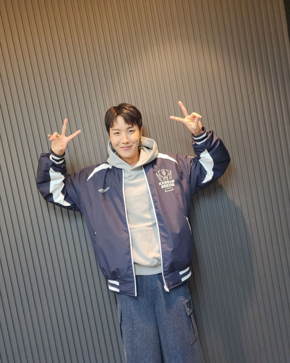 Grey_OT7's tweet photo. 🫶
I vote for #jhope at #2024MAMAVOTE https://t.co/P1Iyl73KaU