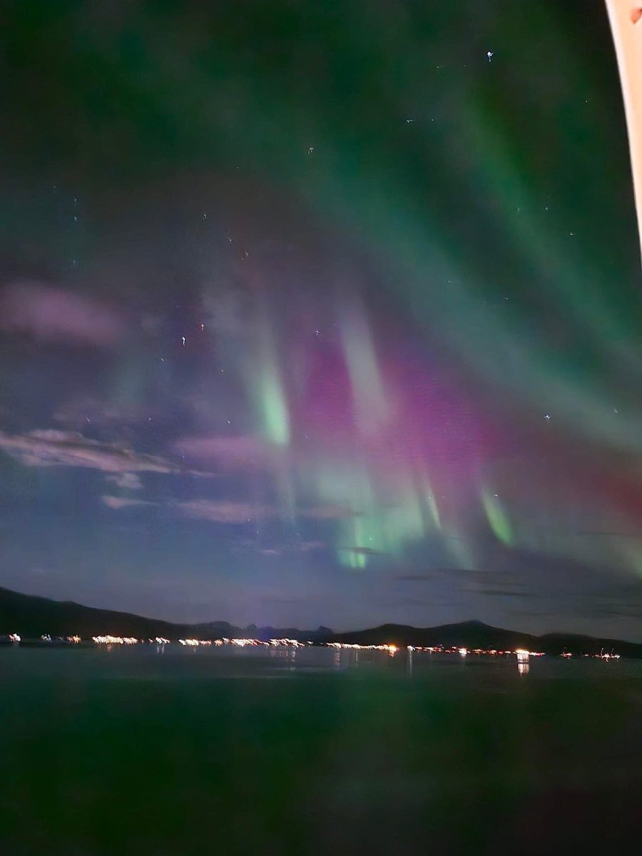 CatnapMistress's tweet photo. @VirtualAstro A friend has just sent this from Narvik, Norway currently https://t.co/EcRd66aYgE