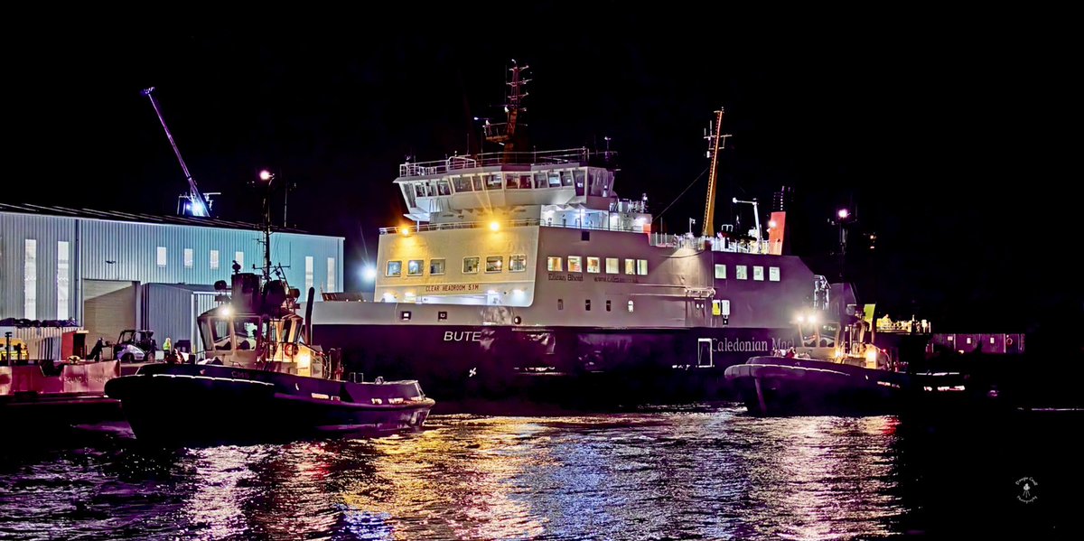 DougieCoullPix's tweet photo. 1/2 - Few from this evening as Bute moved to James Watt Dock.
#calmac #mvbute #ferry #shipping #riverclyde #inverclyde #greenock https://t.co/cbhlhRhZ9i