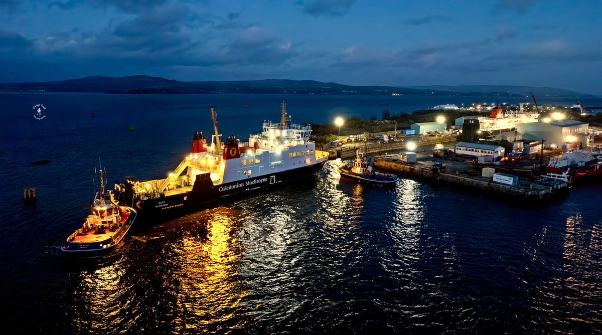 DougieCoullPix's tweet photo. 2/2 - Few from this evening as Bute moved to James Watt Dock.
#calmac #mvbute #ferry #shipping #riverclyde #inverclyde #greenock https://t.co/RzyH9eyjqQ