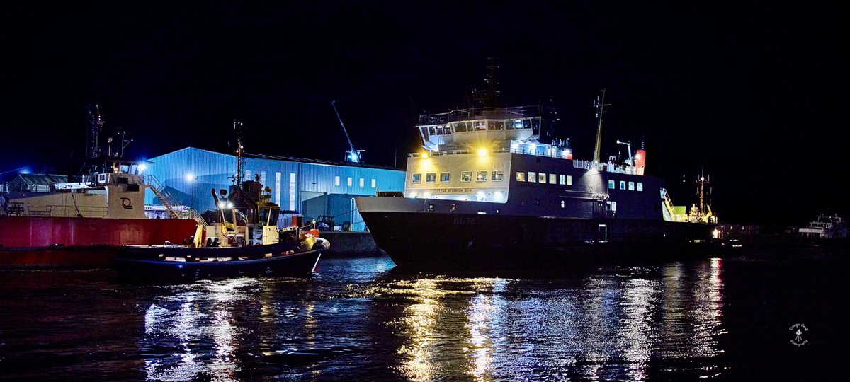 DougieCoullPix's tweet photo. 2/2 - Few from this evening as Bute moved to James Watt Dock.
#calmac #mvbute #ferry #shipping #riverclyde #inverclyde #greenock https://t.co/RzyH9eyjqQ