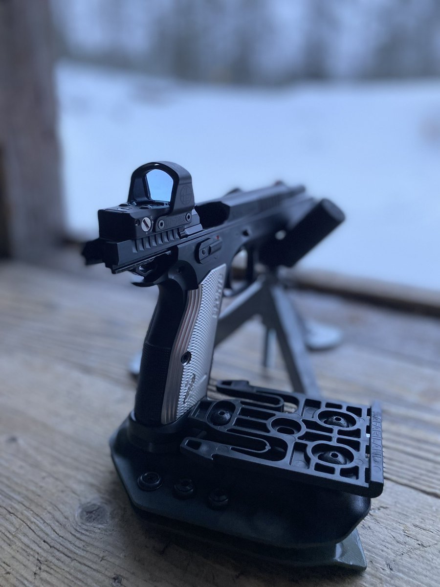 spolerikois's tweet photo. @SaarniTuomo Canik Rival löytyy yhdistyksen lainakalustosta. Etuveto on hyvin erilainen kuin Glock17 Gen5 vakio. Omassa palvelus G17G5 vakiolaukaisu pl. välikappale ja +15000 ls. Palveluspistooli on palveluspistooli. Jos haluat parempaa tuntumaa siirry suoraan kisapistooleihin. https://t.co/VLUHS1ettn