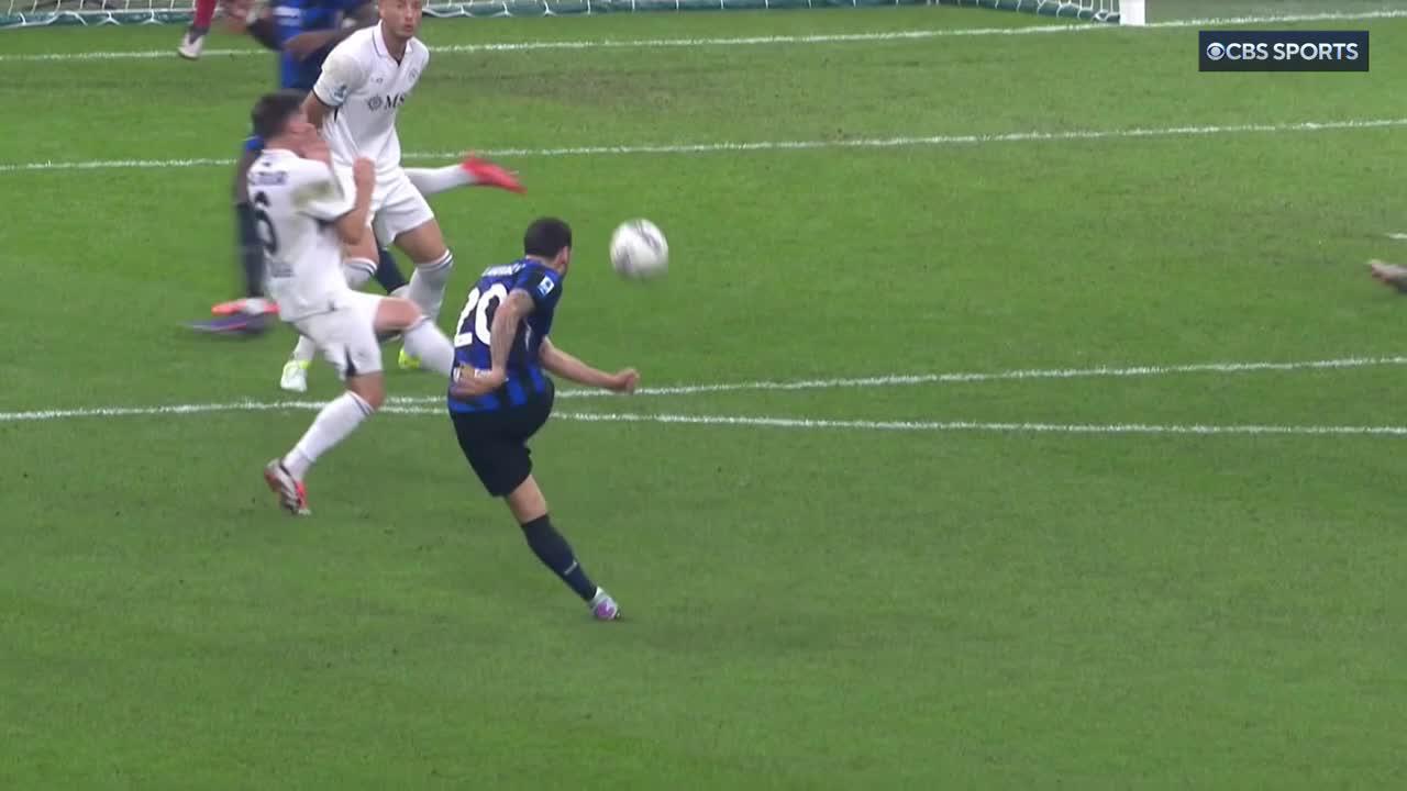 A magical moment for Inter as Hakan Çalhanoğlu delivers a stunning GOLAZO 🚀