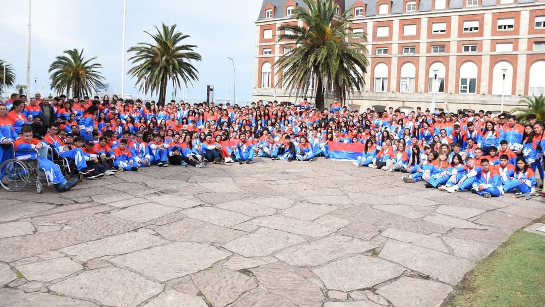¡Histórico lo que lograron nuestros jóvenes en los Juegos Nacionales Evita! 🔴🔵⚪️ La delegación misionera quedó tercera en el ranking general, un orgullo enorme que nos trajo 83 medallas 🥇 y la Copa Juego Limpio. Más allá de los resultados, ésta fue una experiencia