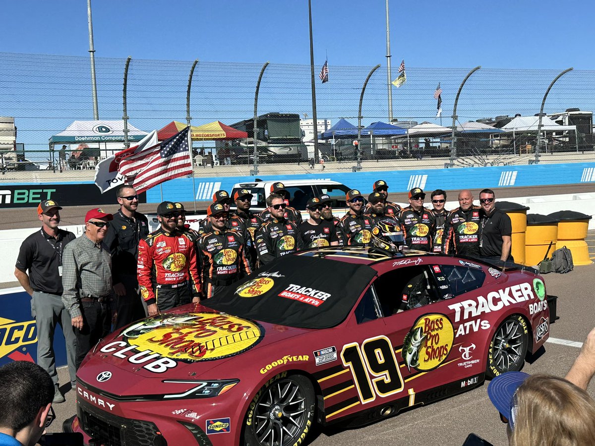 PoconoRaceway's tweet photo. One final time in his full-time career for @MartinTruex_Jr! 

Thank You, Martin! https://t.co/CCDhdQ4Zmv