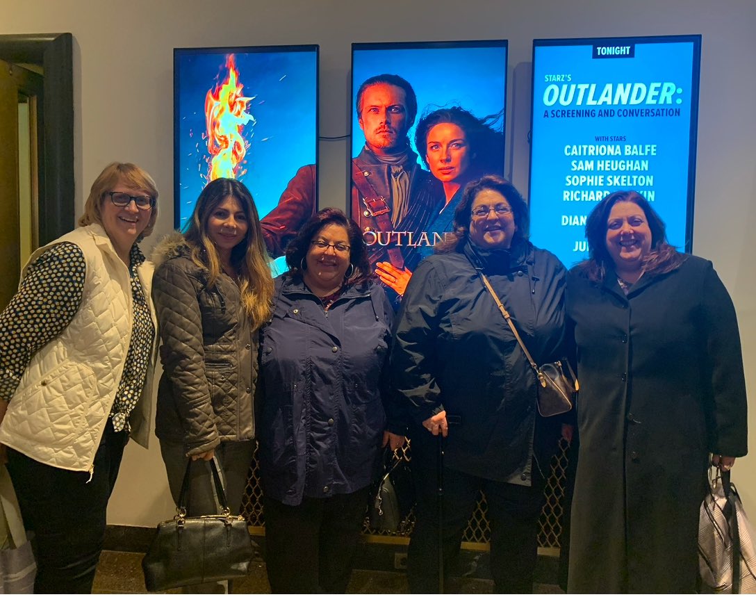 DianeB31's tweet photo. My #OutlanderRewatch has gotten me to 501 The Fiery Cross. I am immediately taken back to this incredible bi-coastal adventure. February 2020. There is nothing better than a premier (or two) with my amazing Outlander friends. ❤️ https://t.co/4nnQMRpy81