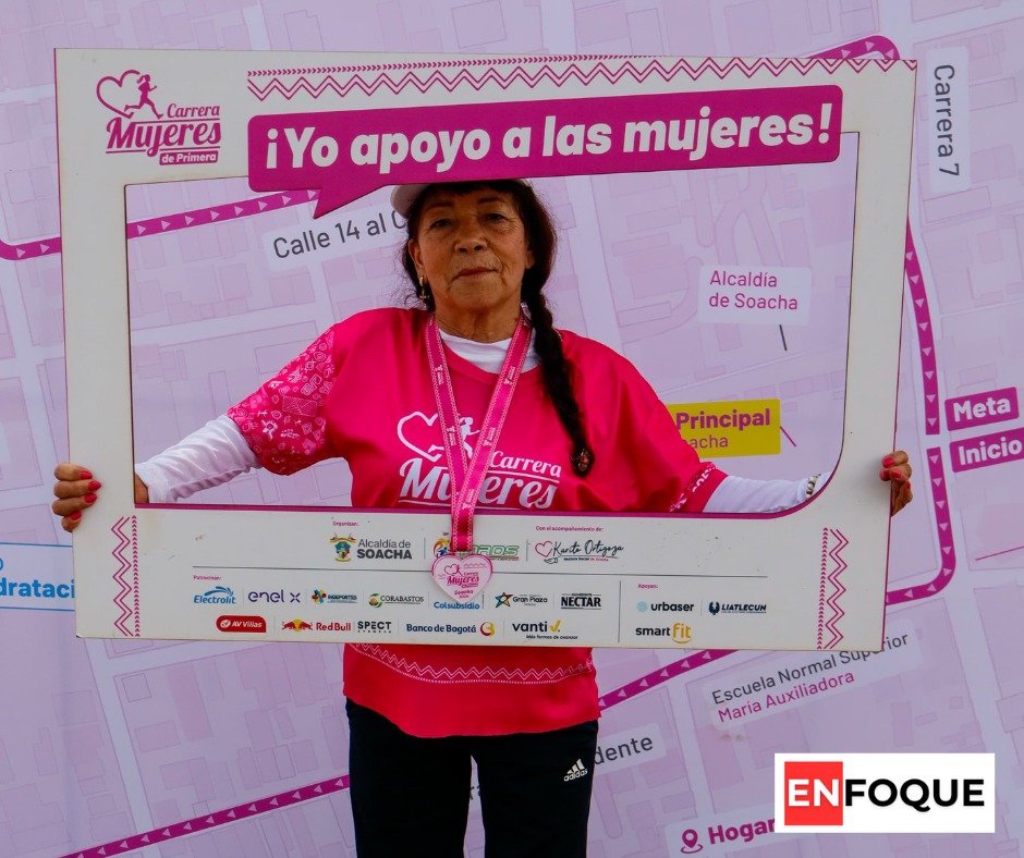 enfoque_soacha's tweet photo. 🏃🏽‍♀️🏅El sábado 9 de noviembre #Soacha vivió una jornada increíble en la Carrera Mujeres de Primera. Esta actividad organizada por la @Alcaldia_Soacha y el @imrdsoacha convocó a miles de mujeres de todas las edades y sectores a correr por sus derechos, el respeto y la dignidad. https://t.co/Of4ooQlrq6