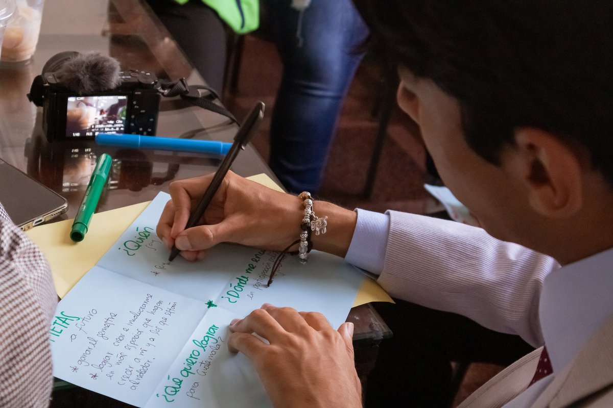 ConjuveGuate's tweet photo. Durante la actividad, la Directora General compartió su valiosa experiencia trabajando con juventudes y las acciones que se realizan, desde la institución, para incluir a los jóvenes en espacios de toma de
decisiones.

#CONJUVESaleAdelante
#GuatemalaSaleAdelante https://t.co/7g43cCmo7P