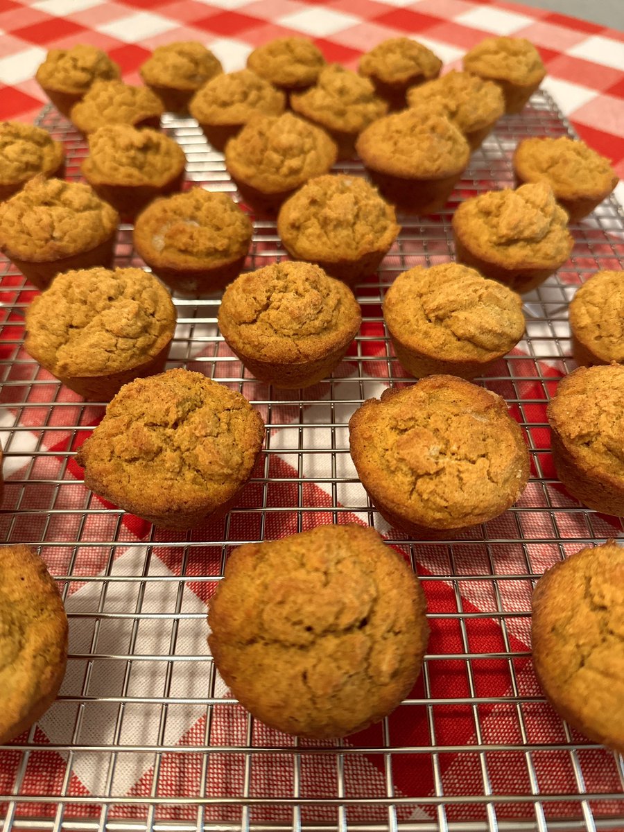 HeidiTabing's tweet image. Pumpkin mochi muffins!!!!!!! 🤤